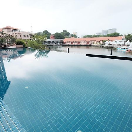 Luxury On Melaka River Exteriör bild