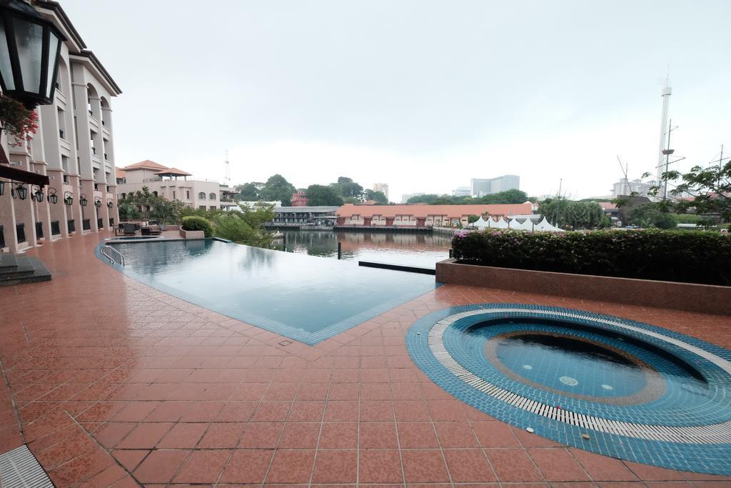 Luxury On Melaka River Exteriör bild