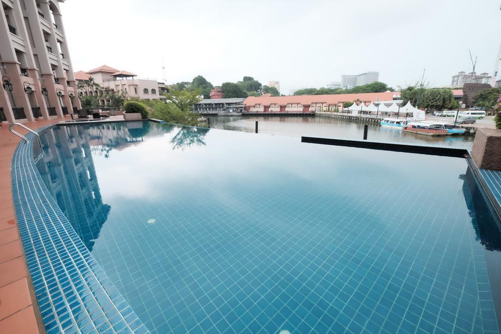 Luxury On Melaka River Exteriör bild