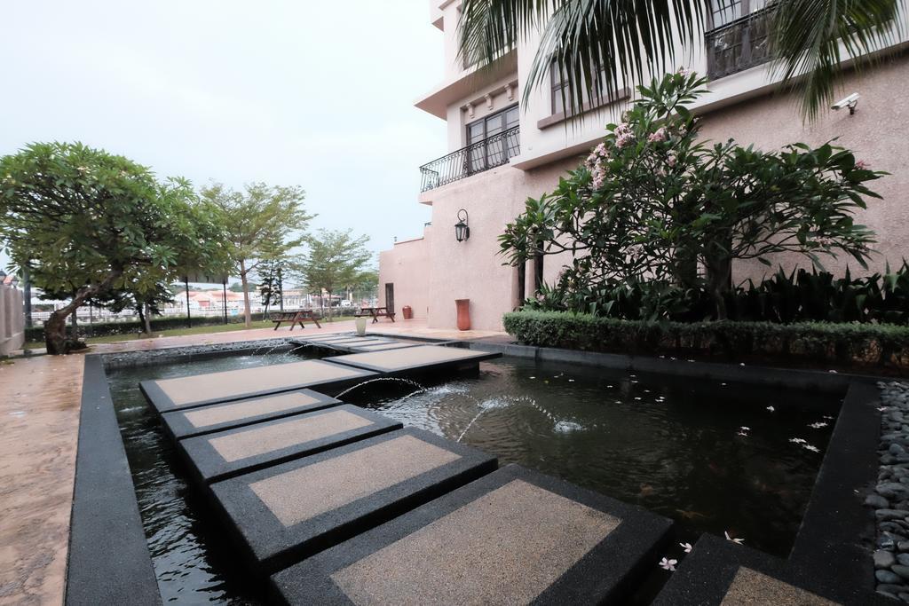 Luxury On Melaka River Exteriör bild